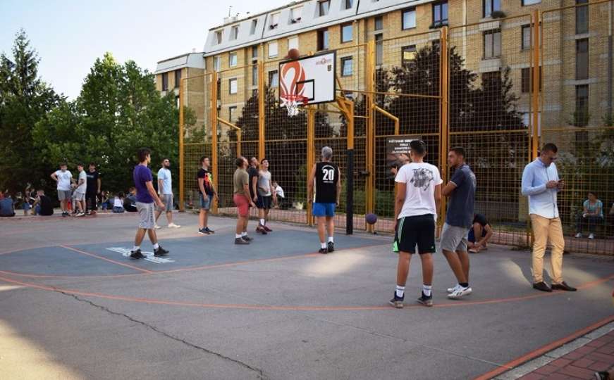U naselju Breka otvoreno još jedno obnovljeno košarkaško igralište